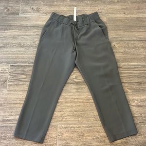 Lululemon On the Fly 23”, Grey Sage, Size 4